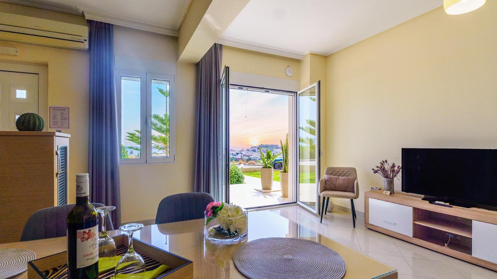 Aristea Apartments Palaiochora Luaran gambar