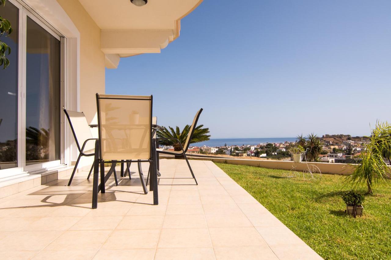 Aristea Apartments Palaiochora Bilik gambar